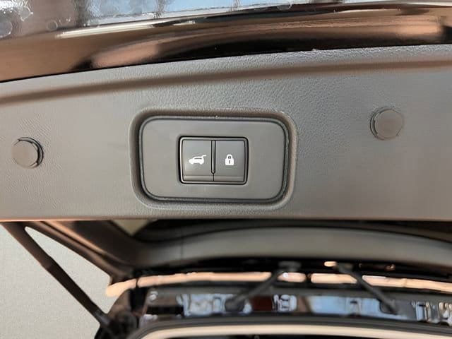 Used 2024 Nissan Pathfinder SL AWD/4WD image 7