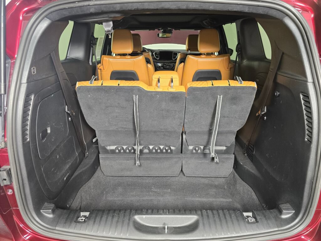 Used 2022 Chrysler Pacifica Pinnacle FWD image 12