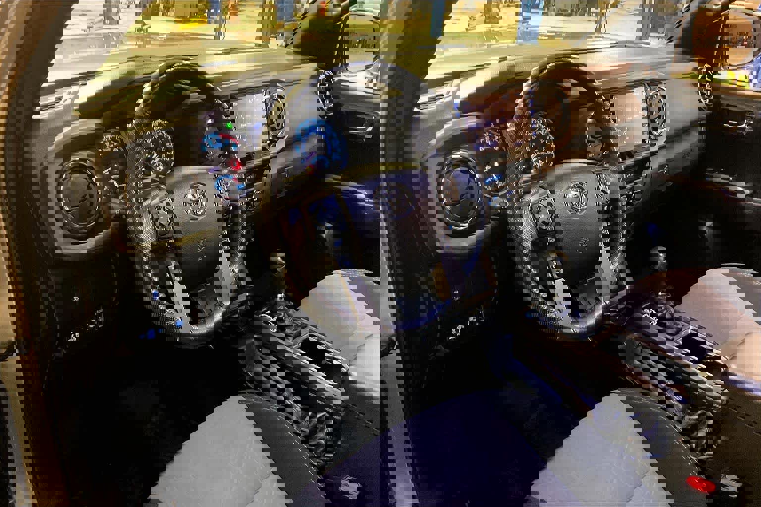 Used 2021 Toyota Tacoma TRD Off-Road image 17