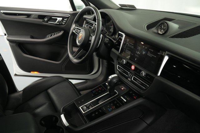 Used 2023 Porsche Macan AWD/4WD image 48