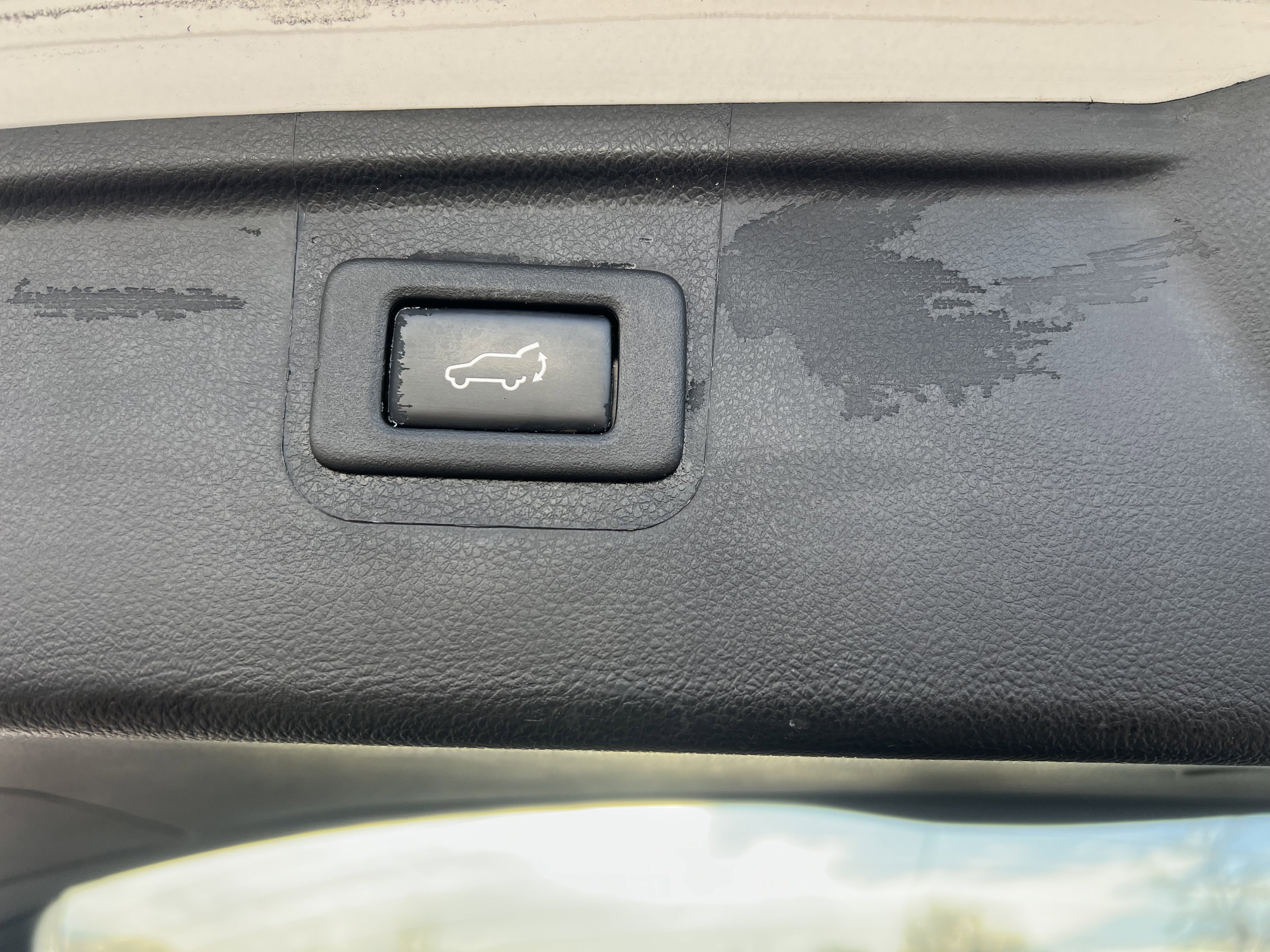 Used 2018 Subaru Outback 2.5i Limited image 12