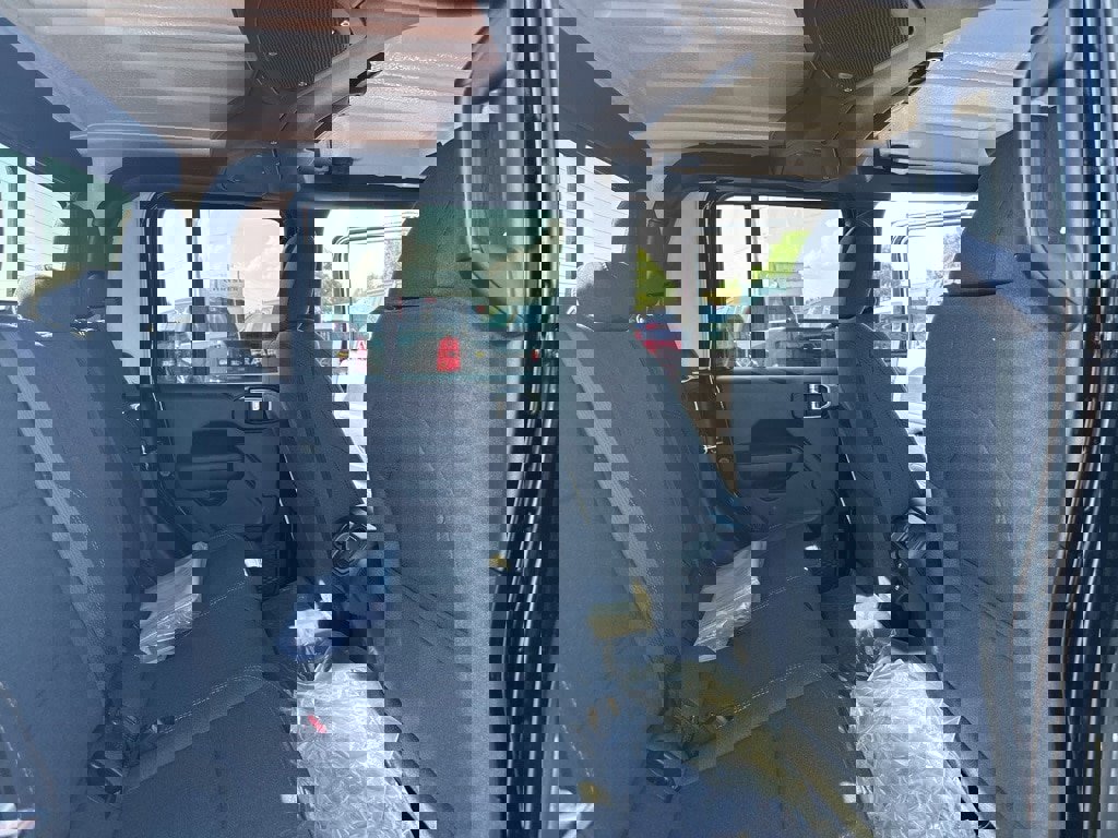 New 2025 Jeep Gladiator Sport image 15