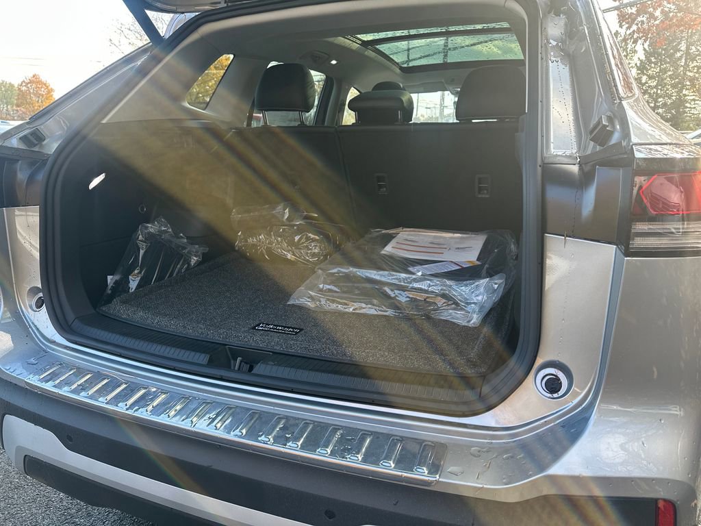 New 2025 Volkswagen Tiguan SE image 15