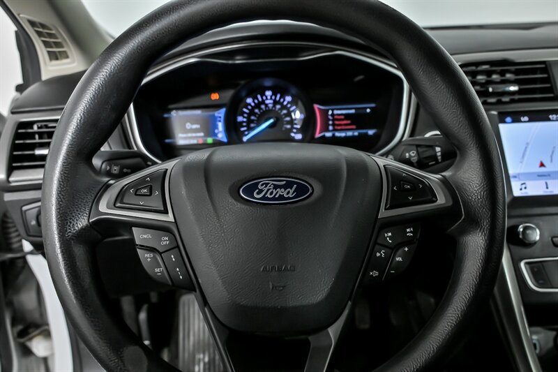 Used 2019 Ford Fusion SE FWD image 21