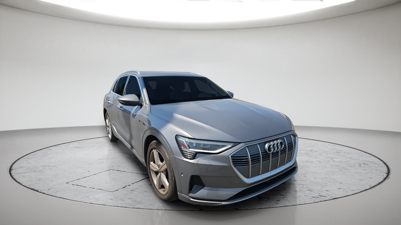 Used 2019 Audi e-tron Prestige w/ Prestige Package AWD/4WD image 2
