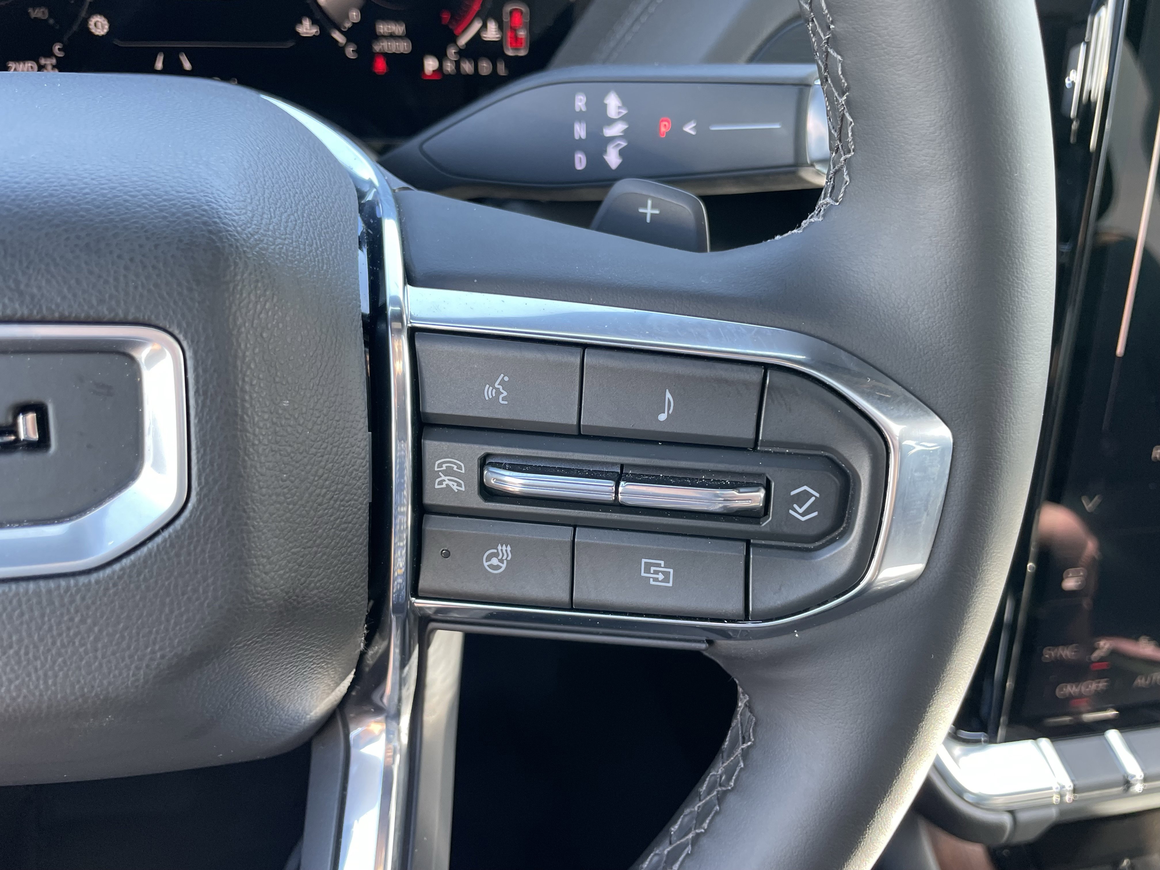 Used 2026 GMC Yukon Denali w/ Sun & Power Step Package image 13