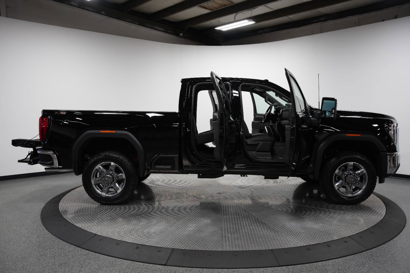 New 2025 GMC Sierra 2500 SLE w/ SLE Value Package; image 10