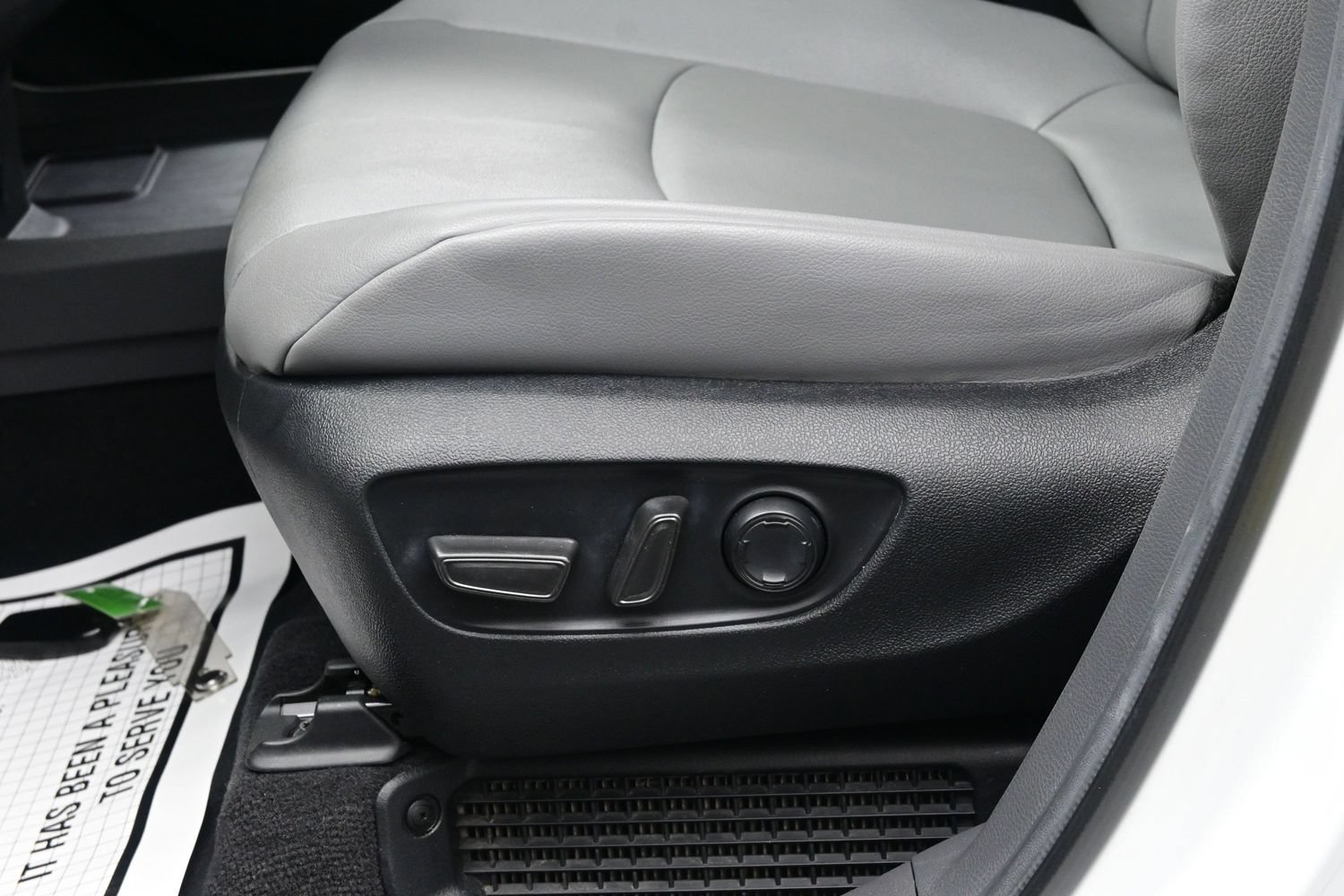 Used 2024 Toyota Sienna XLE AWD/4WD image 11