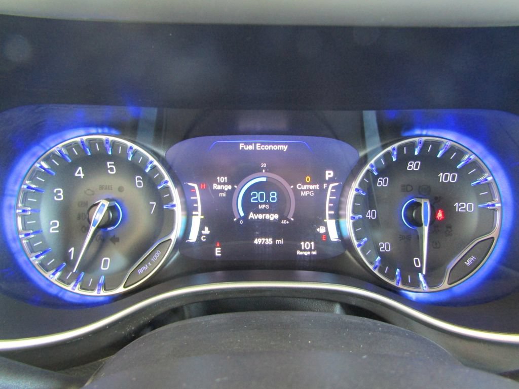 Used 2021 Chrysler Pacifica Touring-L FWD image 27