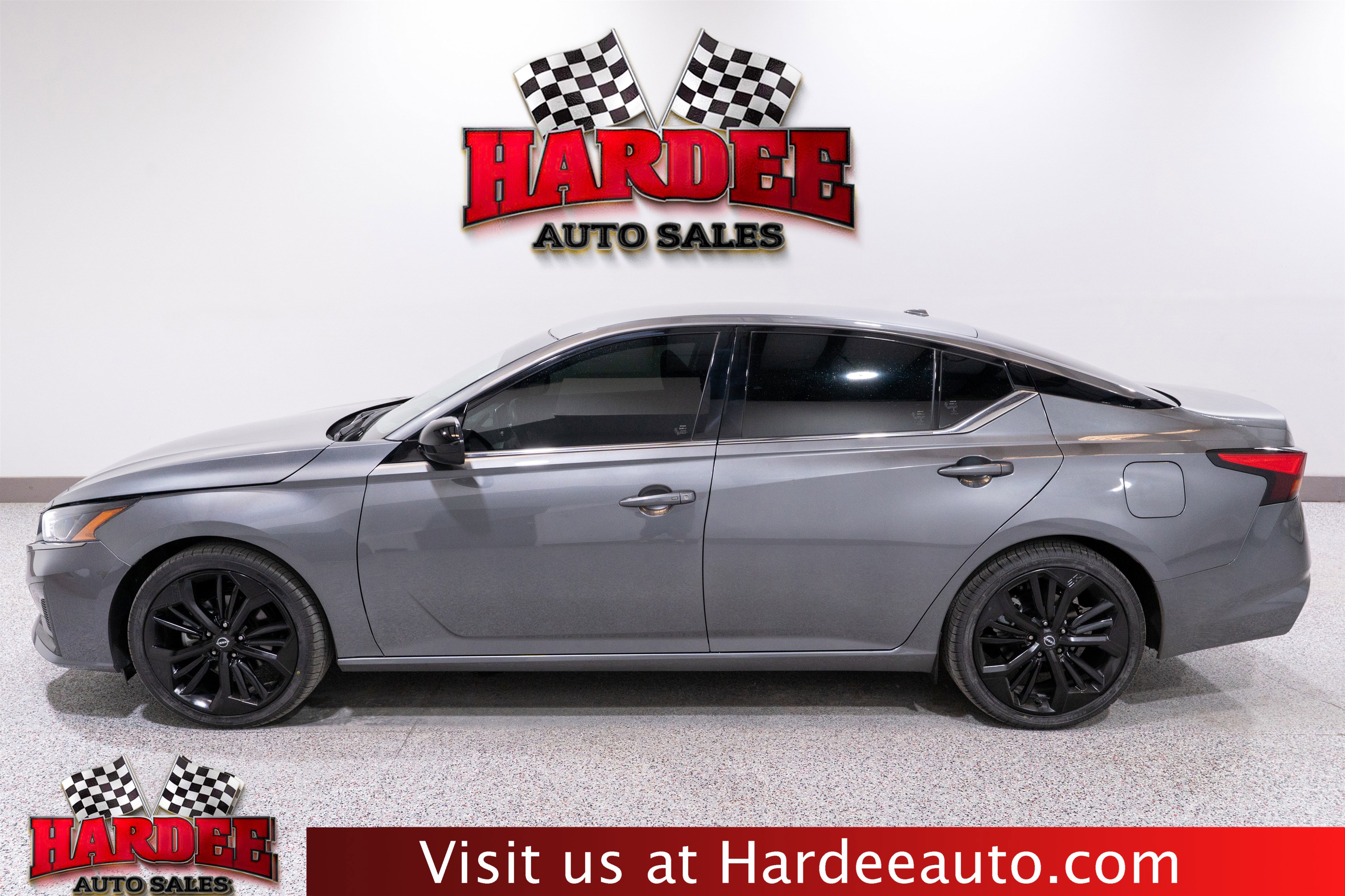 Used 2024 Nissan Altima 2.5 SR FWD image 1