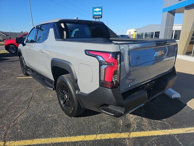New 2025 Chevrolet Silverado EV LT image 5