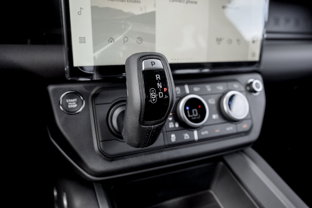 New 2026 Land Rover Defender 110 X-Dynamic SE AWD/4WD image 15