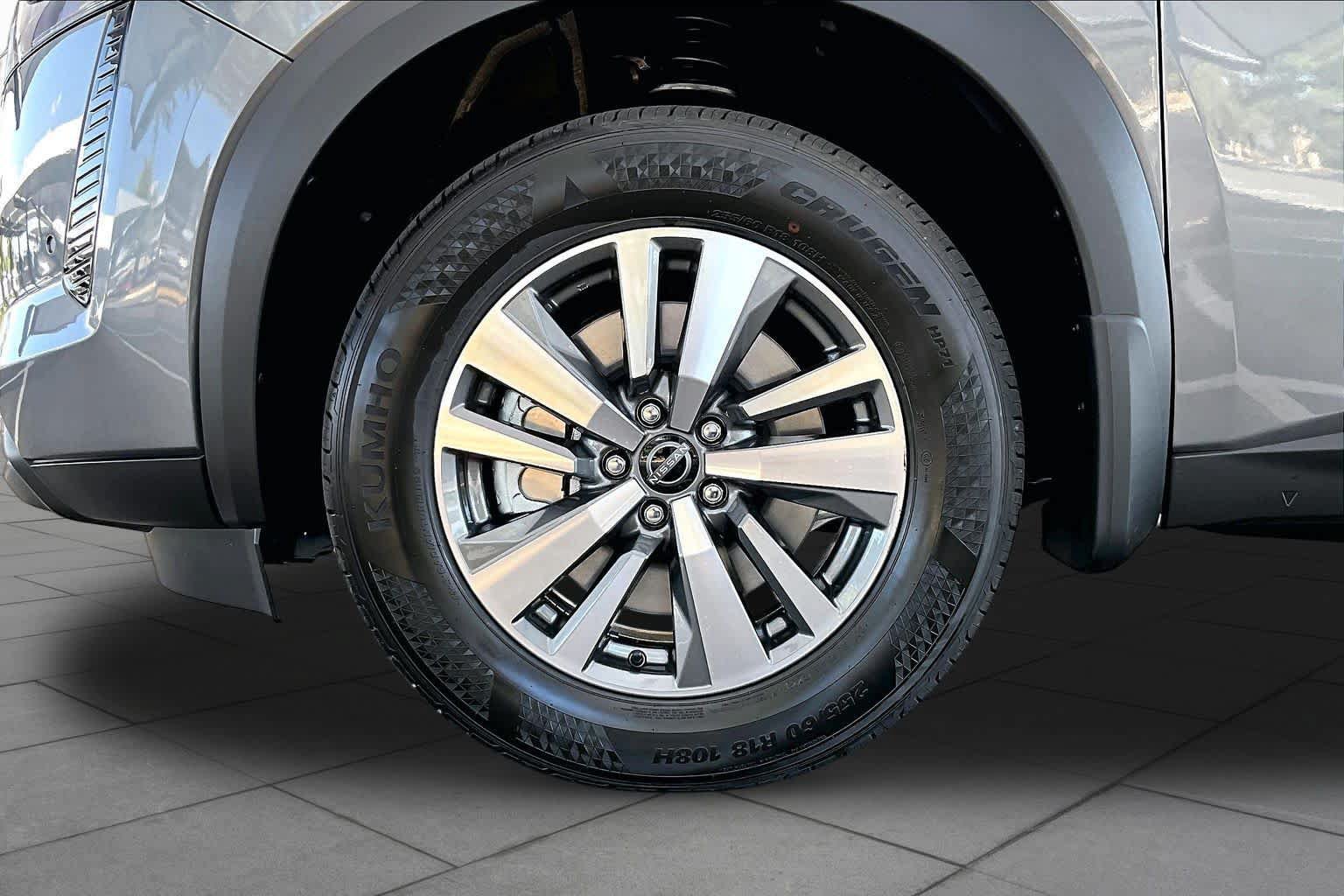 New 2026 Nissan Pathfinder SL FWD image 11