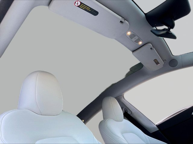 Used 2024 Tesla Model Y Long Range RWD image 26