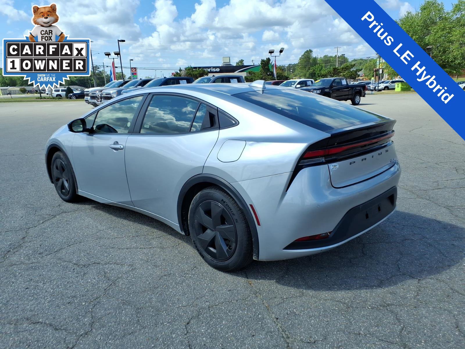 Used 2024 Toyota Prius LE FWD image 3