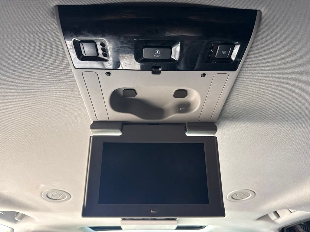 Used 2018 Chevrolet Suburban Premier AWD/4WD image 17