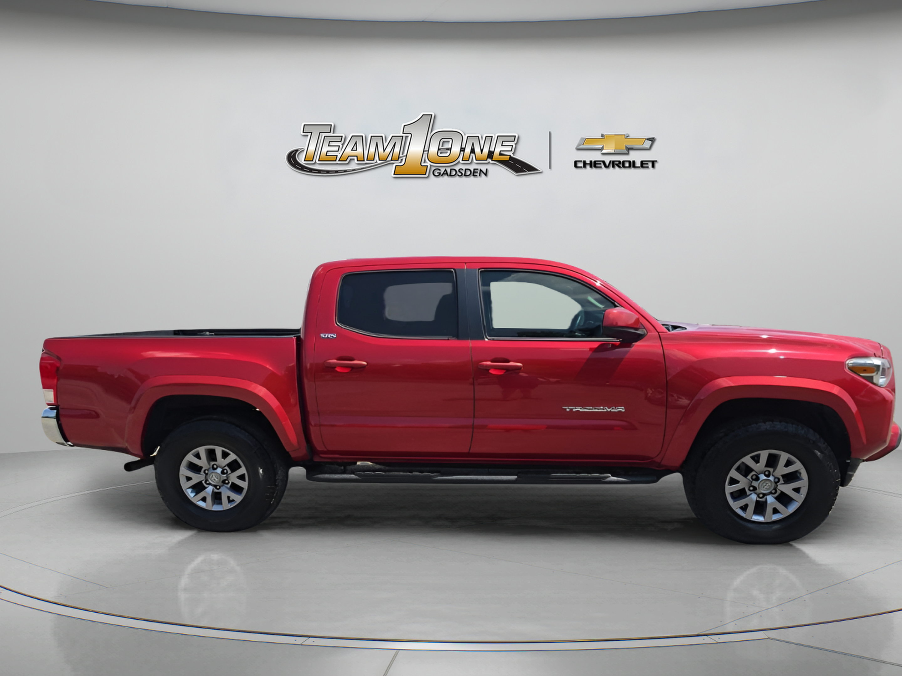 Used 2017 Toyota Tacoma SR5 w/ Tow Package RWD image 9
