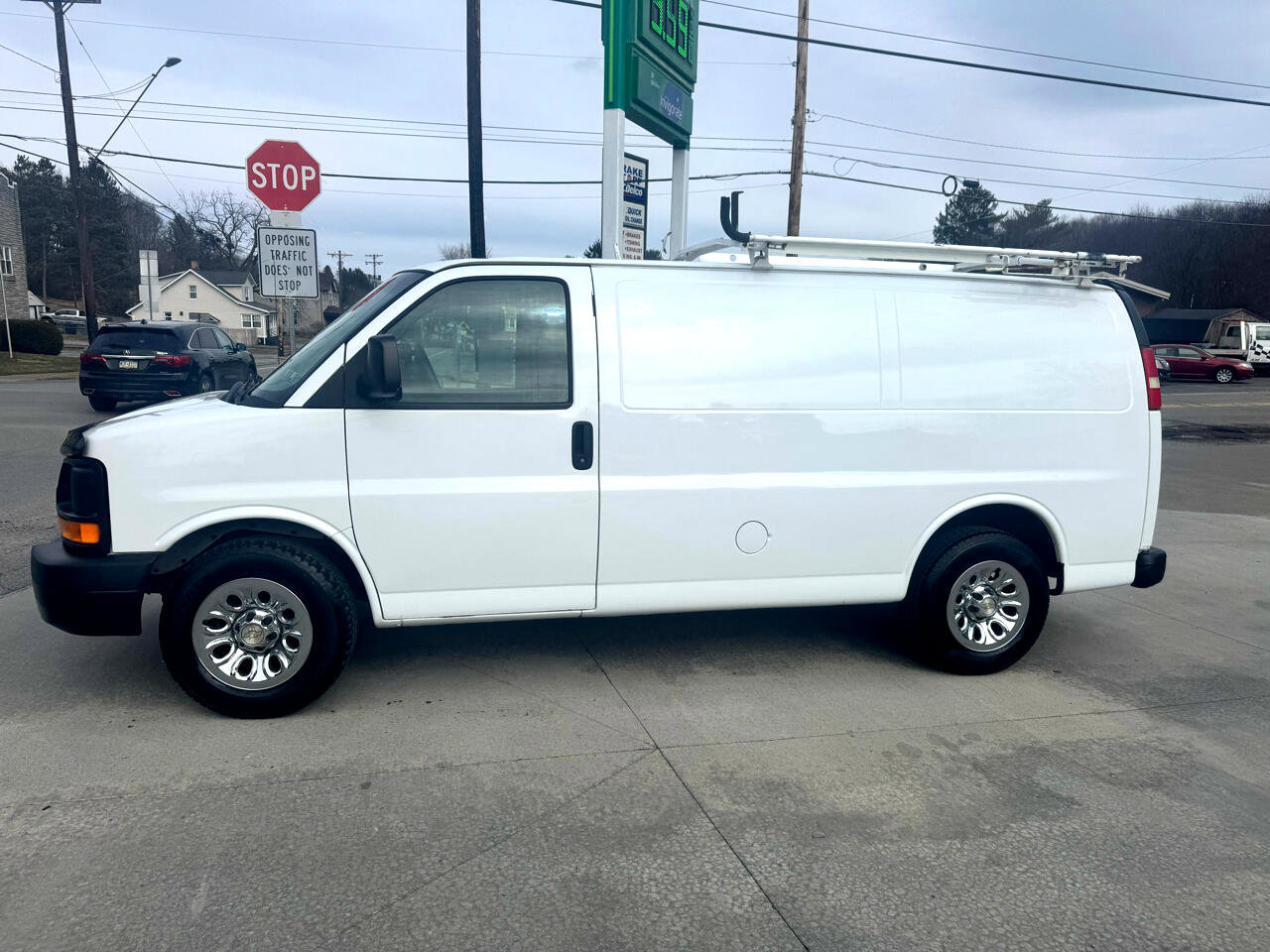 Used 2014 Chevrolet Express 1500 image 2