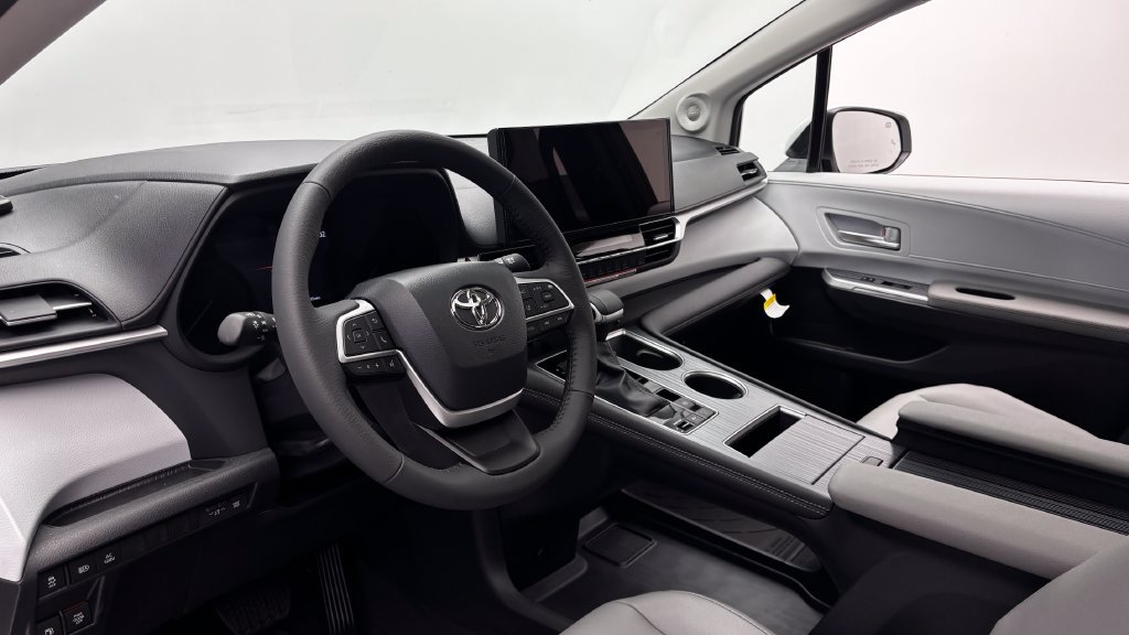 Certified 2026 Toyota Sienna XLE FWD image 14