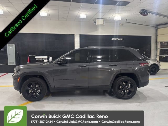 Used 2023 Jeep Grand Cherokee Altitude AWD/4WD image 4