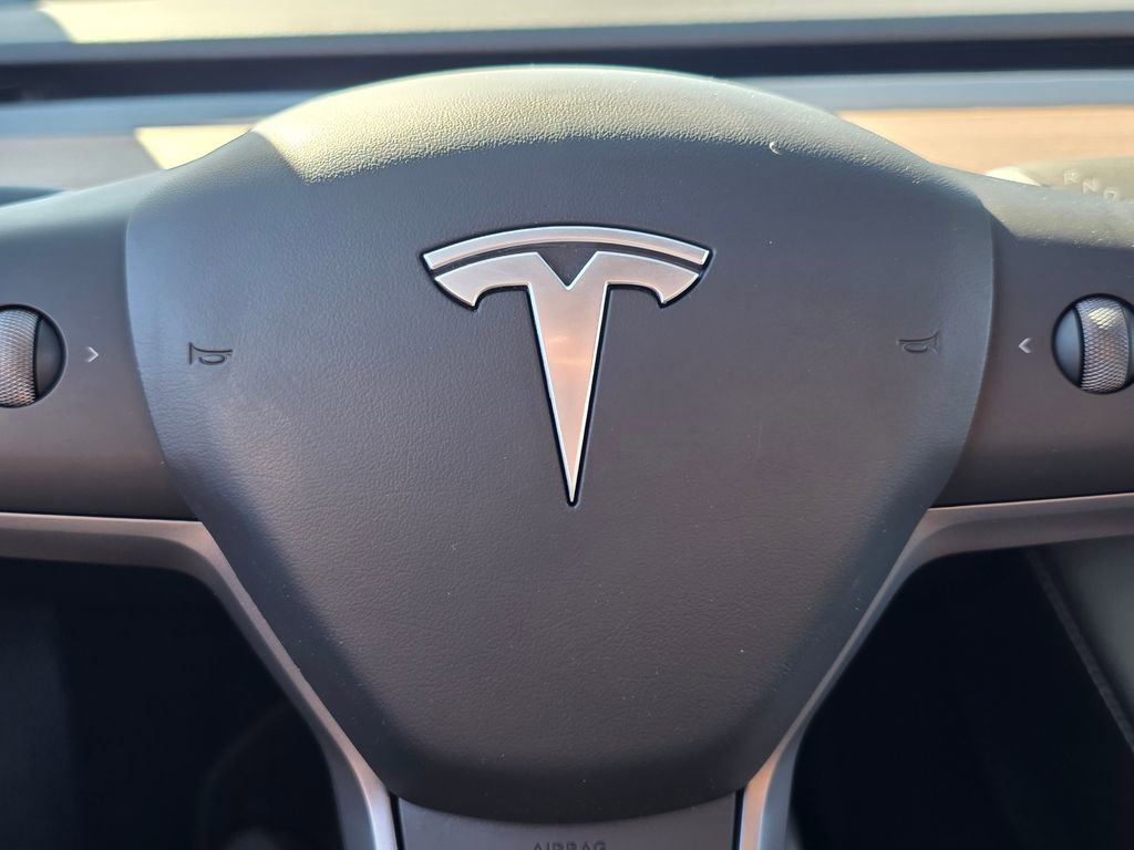 Used 2025 Tesla Model Y Performance image 25