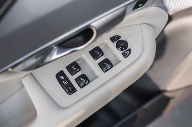 Used 2022 Volvo XC90 T8 R-Design w/ Advanced Package image 37