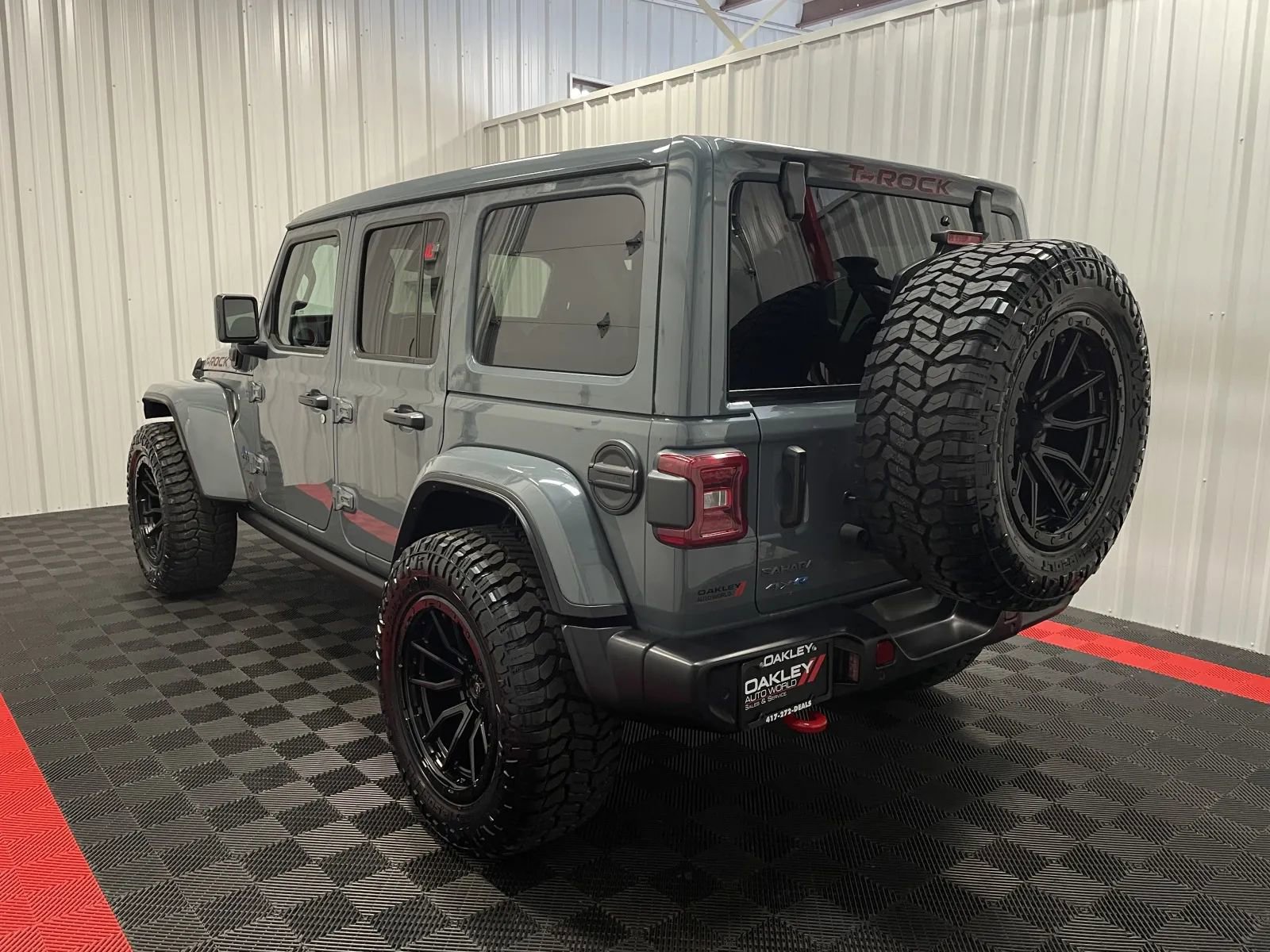 Used 2025 Jeep Wrangler Unlimited Sahara w/ Safety Group AWD/4WD image 6