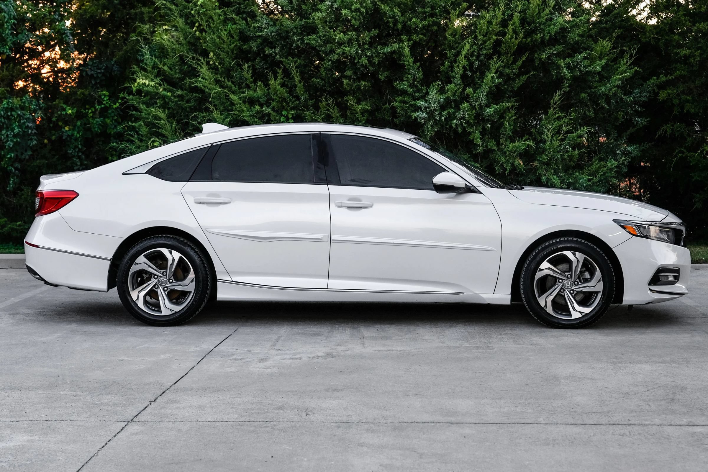 Used 2018 Honda Accord EX-L image 8