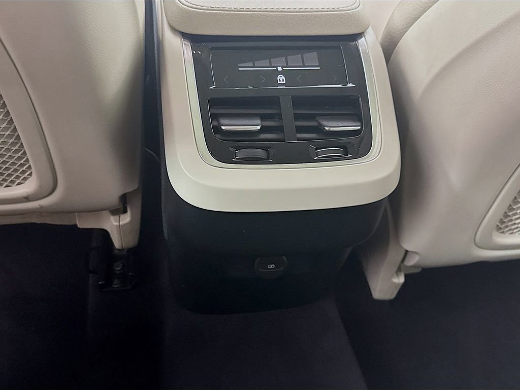 Used 2021 Volvo XC90 T6 Momentum image 30