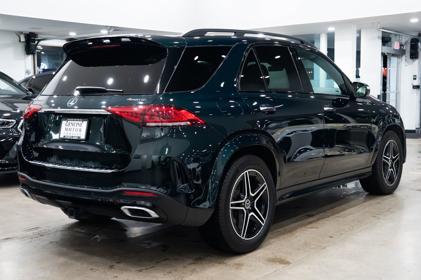Used 2021 Mercedes-Benz GLE 350 4MATIC w/ AMG Line Exterior image 3
