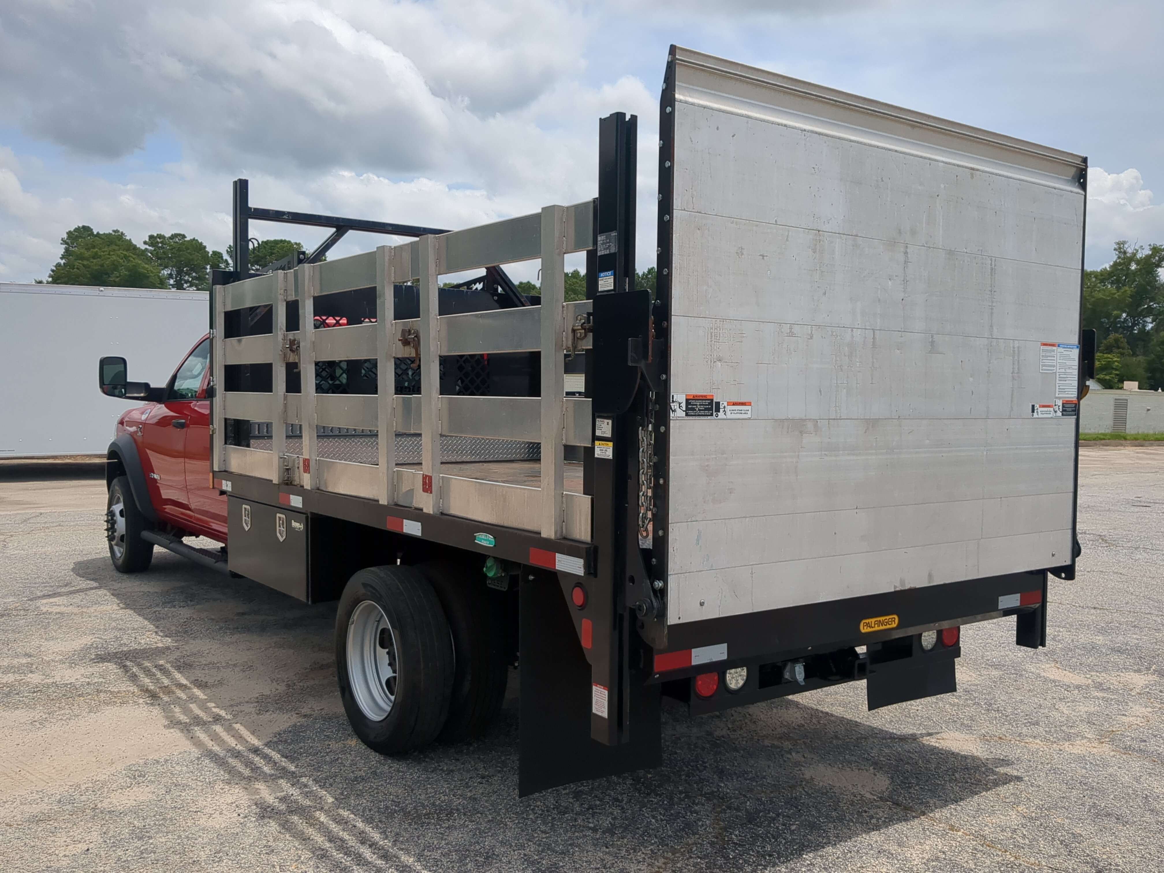 Used 2022 RAM 5500 Tradesman w/ Chrome Appearance Group RWD image 5