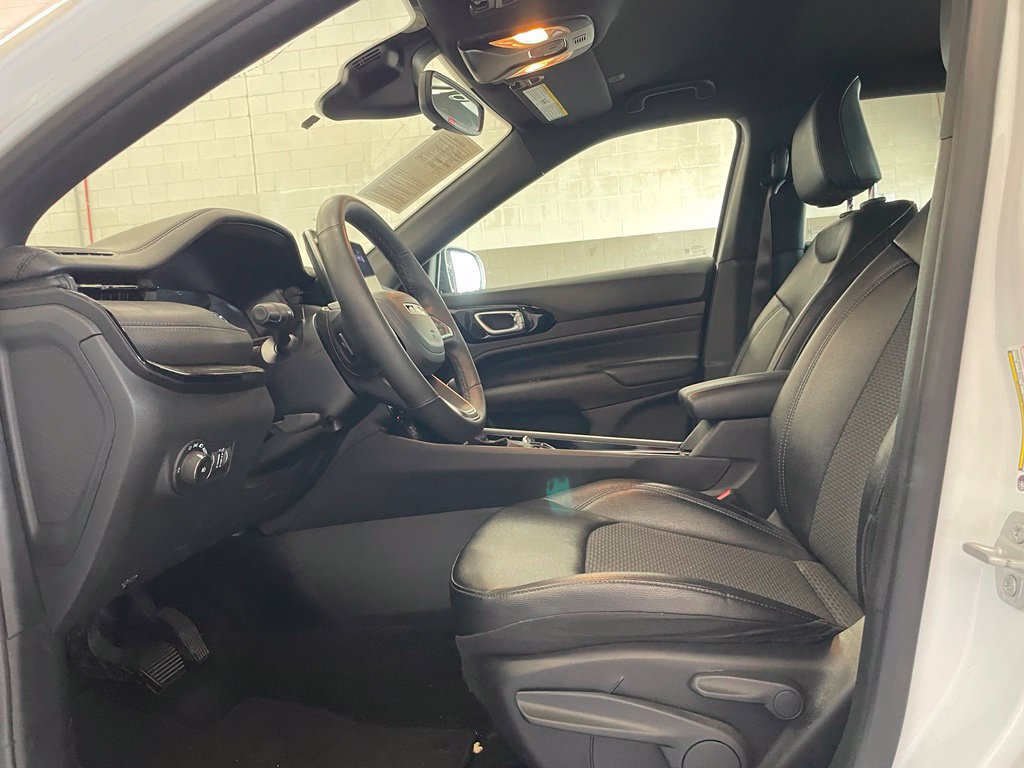 Used 2026 Jeep Compass Latitude AWD/4WD image 10