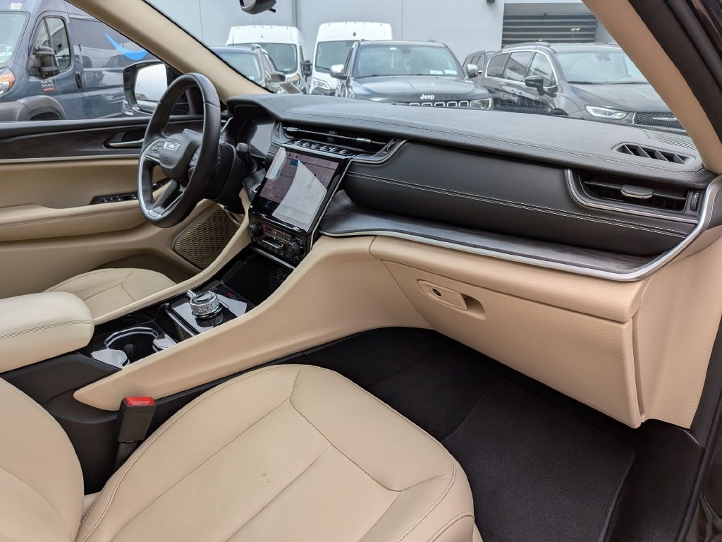 Certified 2022 Jeep Grand Cherokee Limited AWD/4WD image 29