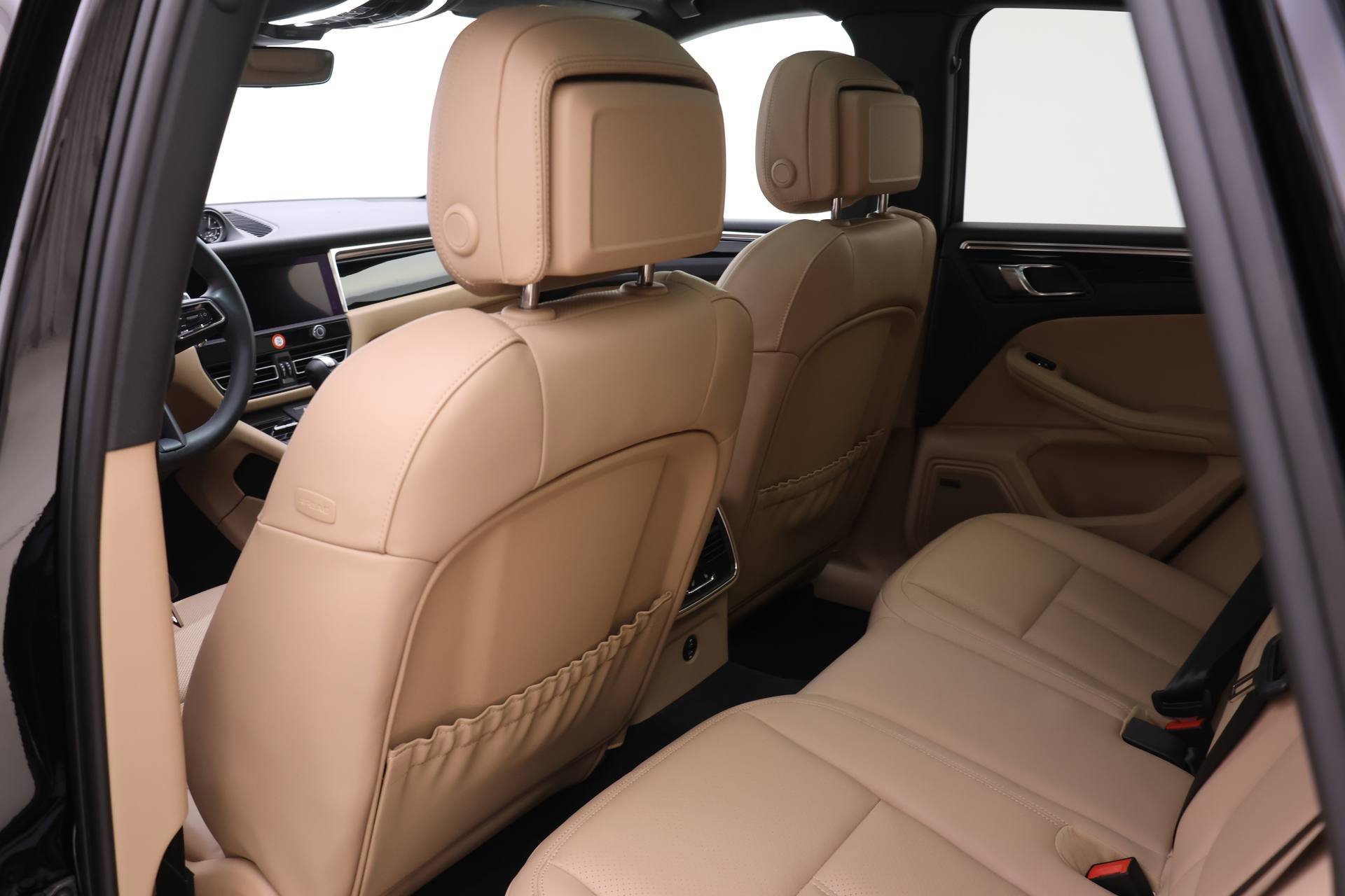 Used 2025 Porsche Macan image 16