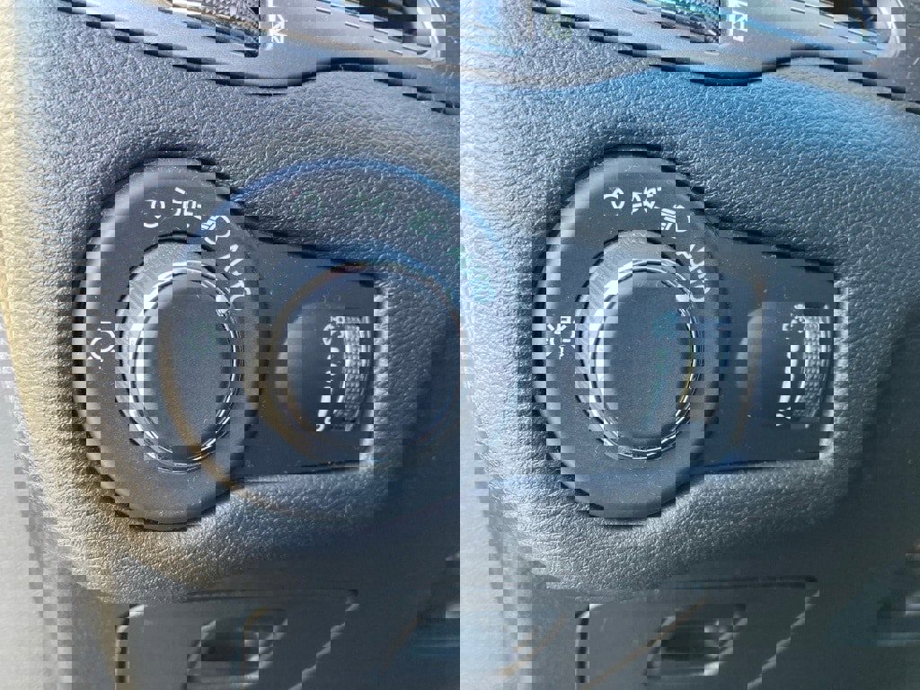 Used 2021 Jeep Cherokee Latitude image 14