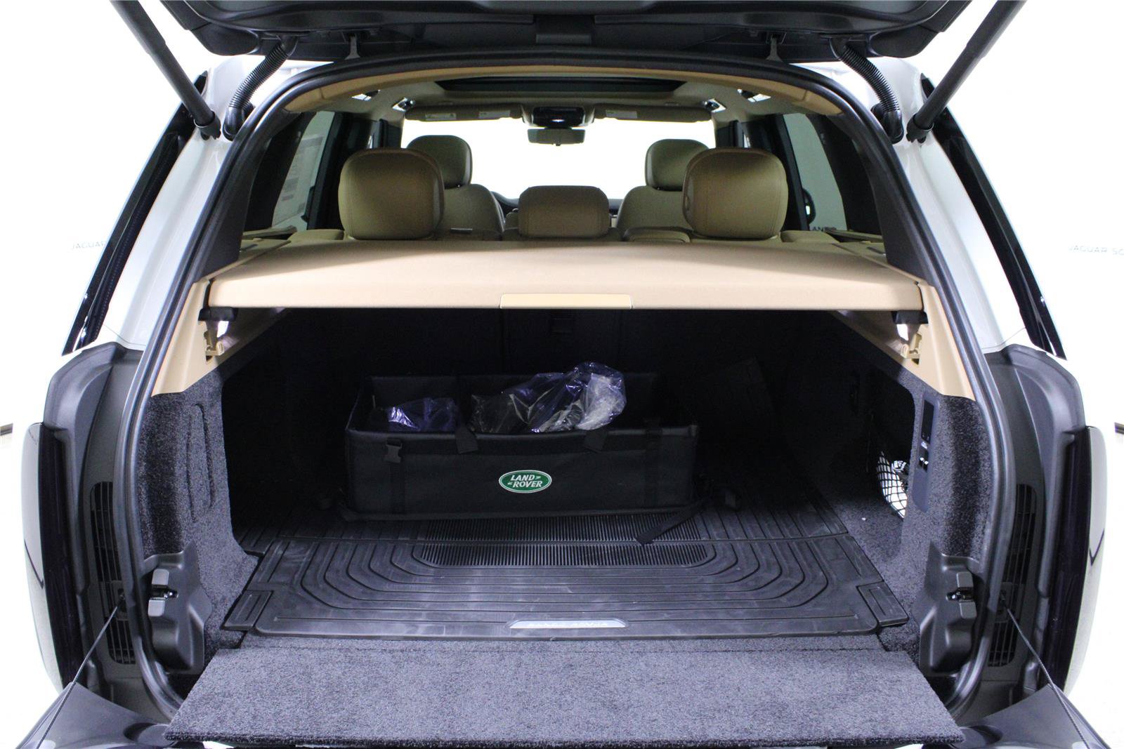 New 2026 Land Rover Range Rover SE AWD/4WD image 9