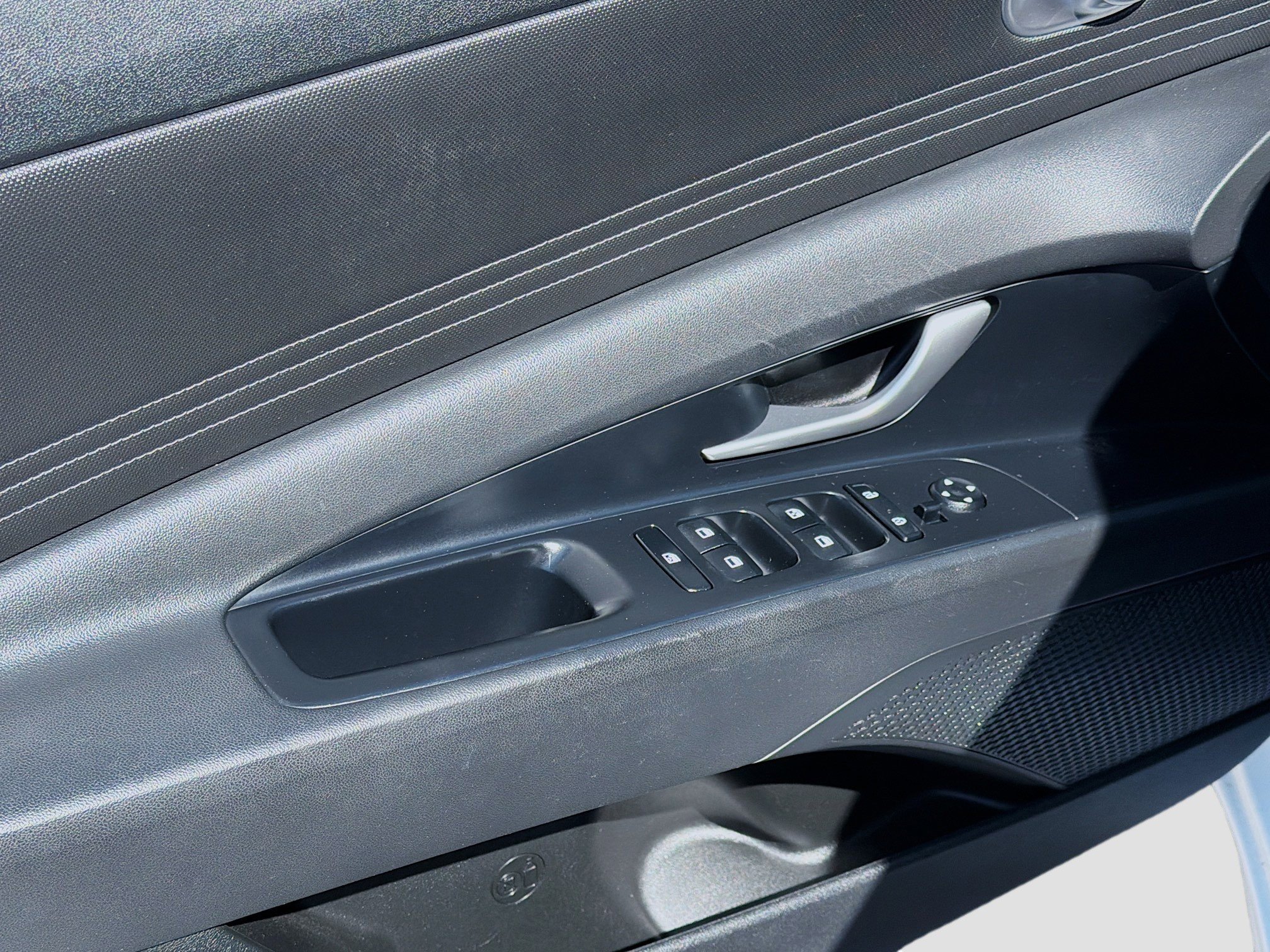 Used 2023 Hyundai Elantra SEL w/ Convenience Package image 15