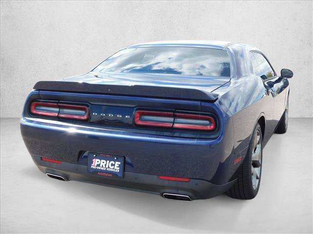 Used 2016 Dodge Challenger SXT w/ Driver Convenience Group RWD image 9