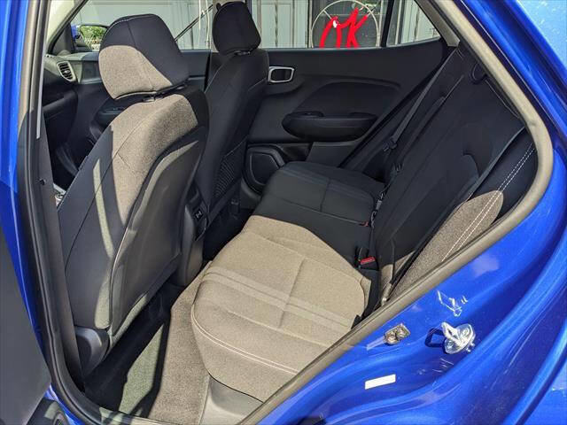Used 2025 Hyundai Venue SEL FWD image 11