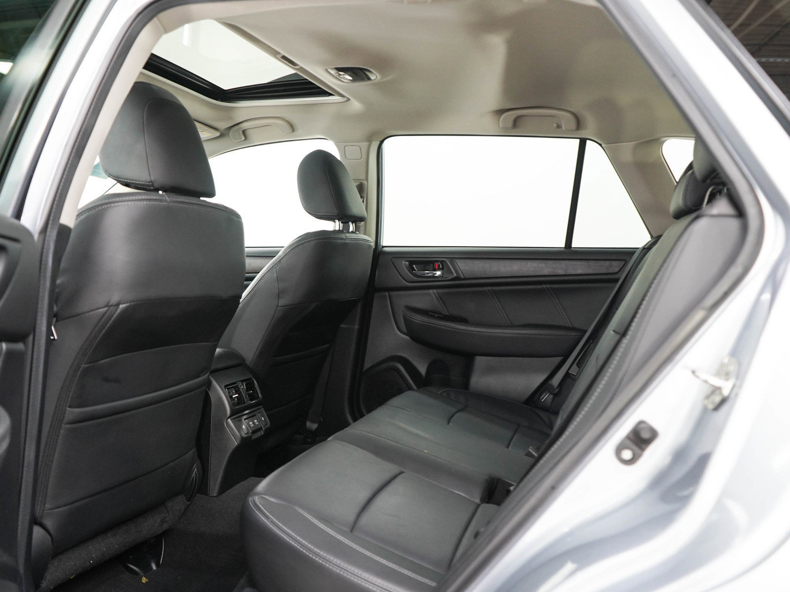 Used 2019 Subaru Outback 2.5i Limited w/ Popular Package #2 AWD/4WD image 18