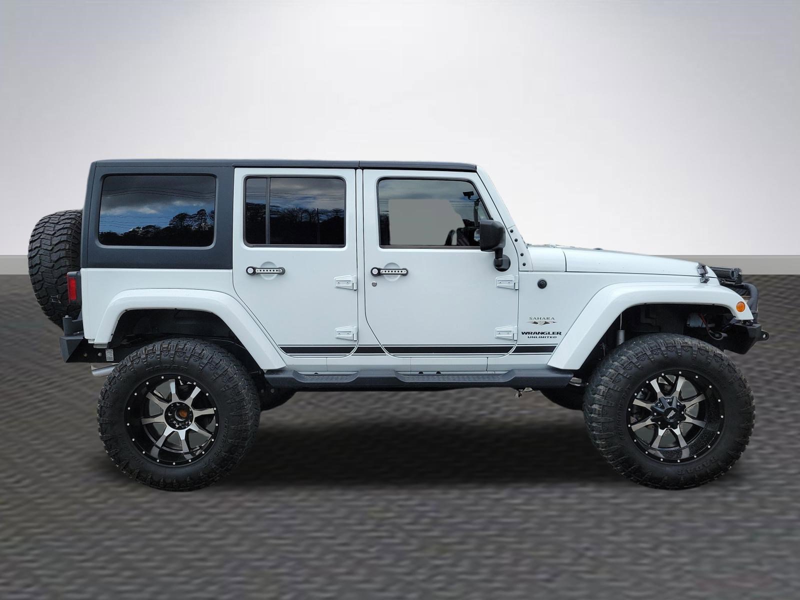 Used 2017 Jeep Wrangler Unlimited Sahara w/ Dual Top Group image 4