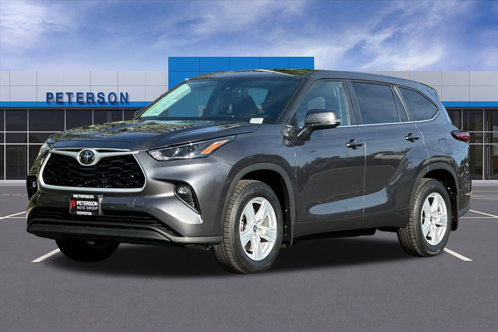 Used 2024 Toyota Highlander LE AWD/4WD image 9