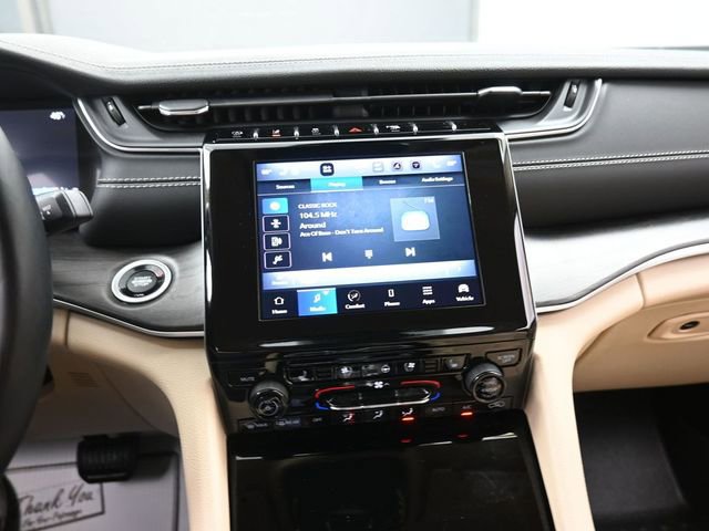 Used 2022 Jeep Grand Cherokee Limited w/ Luxury Tech Group II image 10