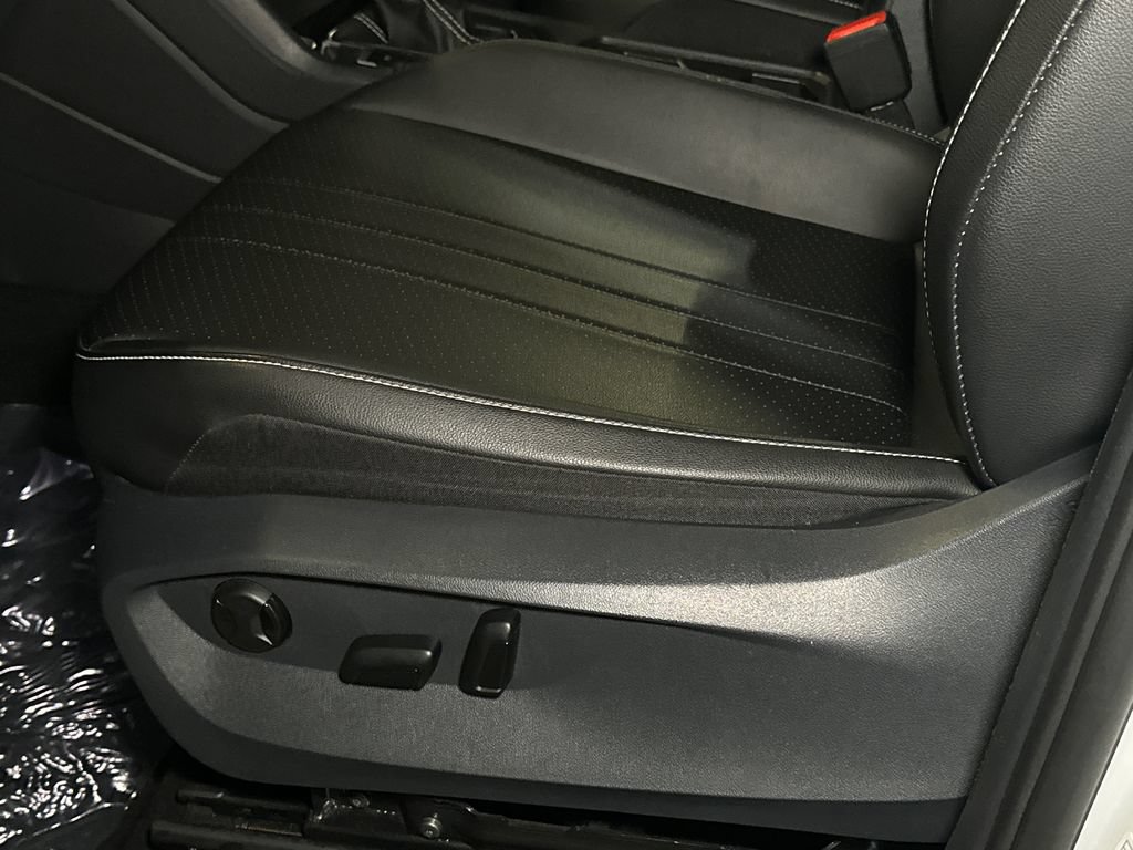 Used 2024 Volkswagen Tiguan Wolfsburg Edition FWD image 21
