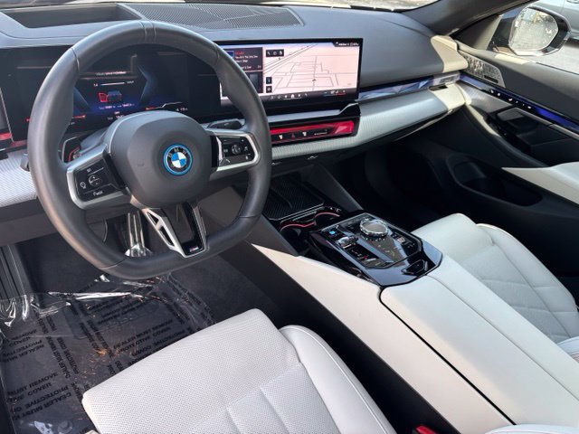 Certified 2026 BMW i5 eDrive40 w/ Executive Package AWD/4WD image 18