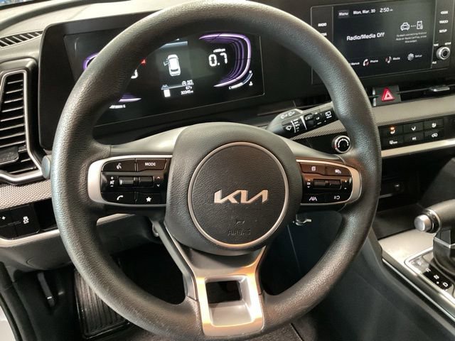 Used 2025 Kia Sportage LX image 13