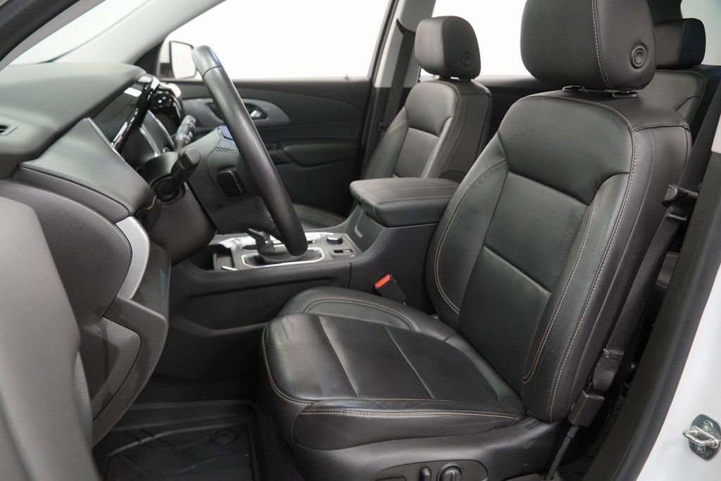 Used 2021 Chevrolet Traverse LT w/ LT Premium Package image 17