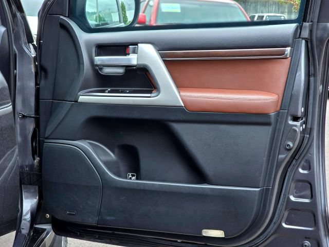 Used 2018 Toyota Land Cruiser w/ Carpet Mat Package AWD/4WD image 29