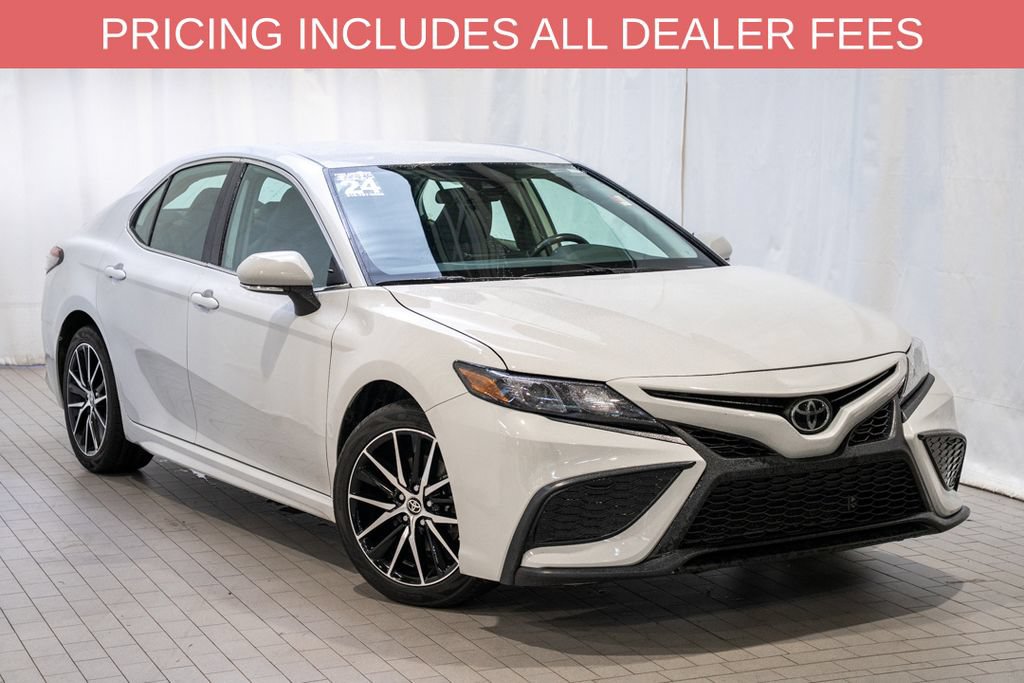 Used 2024 Toyota Camry SE FWD image 1
