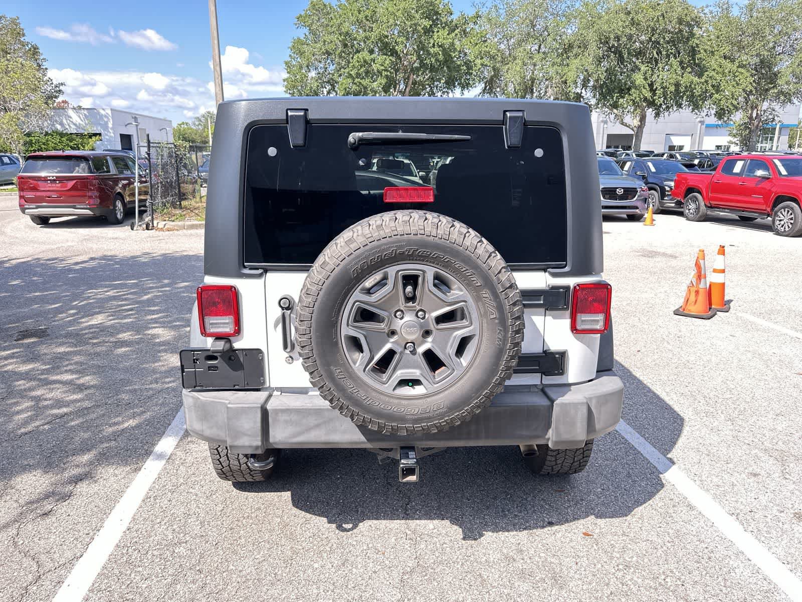 Used 2017 Jeep Wrangler Unlimited Rubicon w/ Connectivity Group AWD/4WD image 7